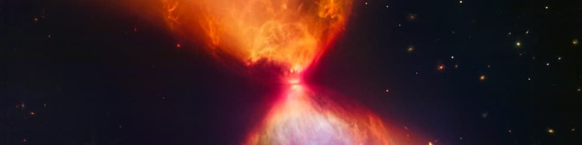 JWST capta impressionante ampulheta de luz ao redor do nascimento de uma estrela