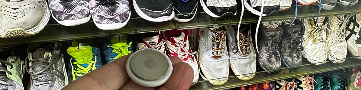 Investigação: Repórter da Reuters colocou AirTags escondidos em 11 pares de sapatos