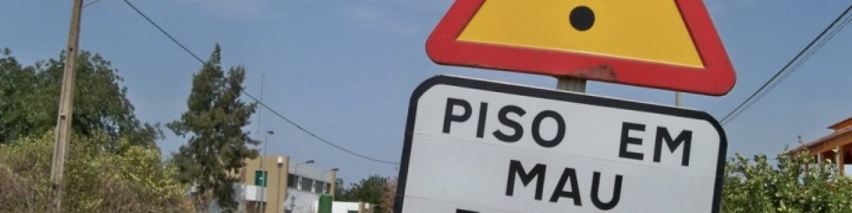 Teve um acidente por mau estado da estrada? Peça indemnização