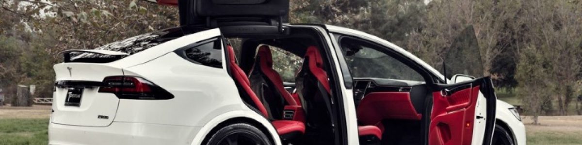 Já viu um Tesla com interiores vermelhos? Novidade chega já em 2019