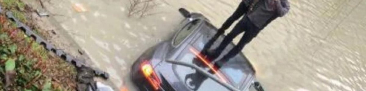 Tesla Model S cai num rio! Condutor afirma que carro acelerou sozinho
