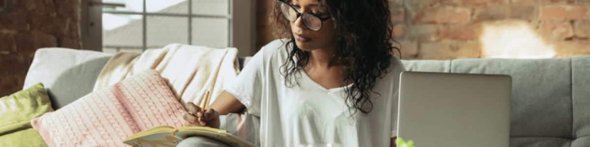 Vai continuar em teletrabalho? Crie uma área confortável e organizada para trabalhar