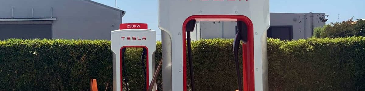 Já é possível carregar um qualquer carro elétrico num carregador Tesla