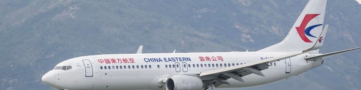 Boeing 737 cai verticalmente em montanha na China com 132 pessoas a bordo (vídeo)