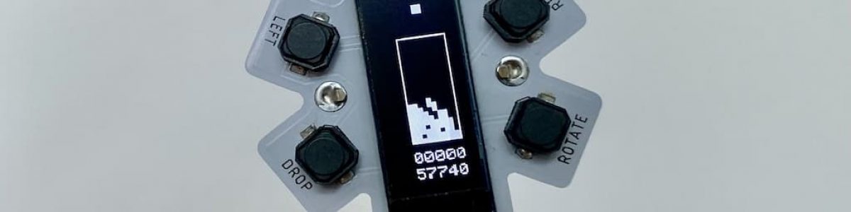 Asterisk: Uma consola com o jogo Tetris que tem apenas 4cm