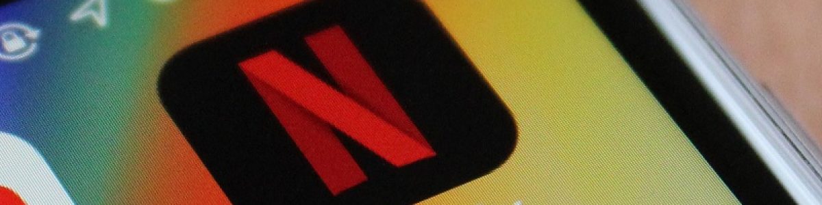 Netflix: plano mais barato com publicidade poderá ter também menos filmes e séries
