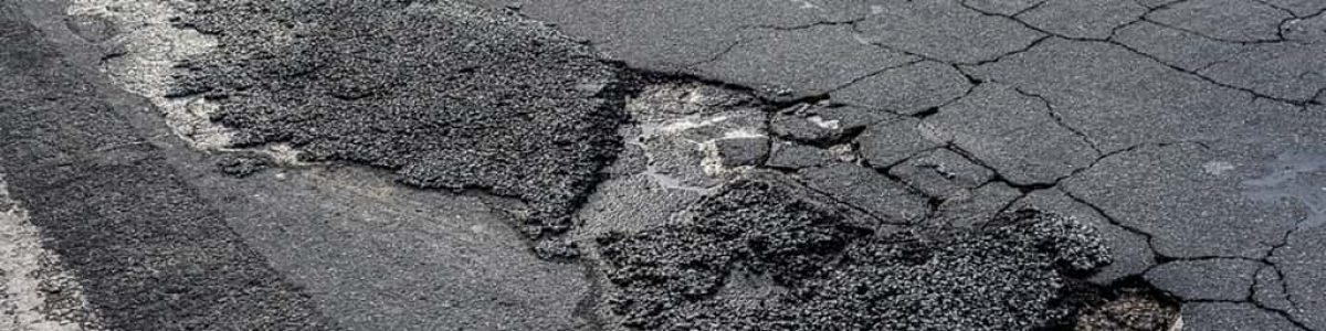 Um buraco na estrada danificou-lhe o veículo? Saiba o que fazer…