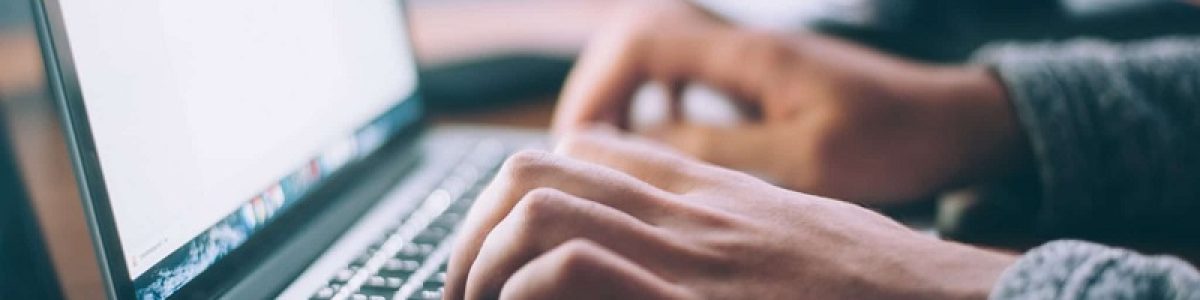 Escolas: 200 mil computadores pagos pelo PRR ainda estão por entregar