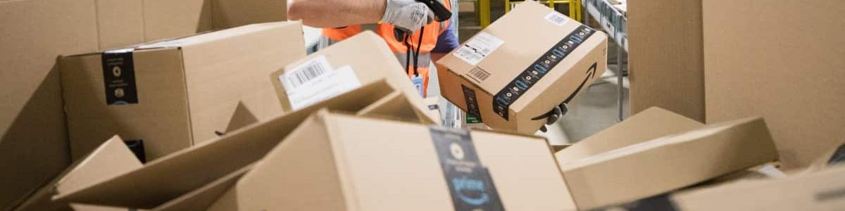 Em época de grande consumo, Amazon poderá anunciar despedimentos em massa
