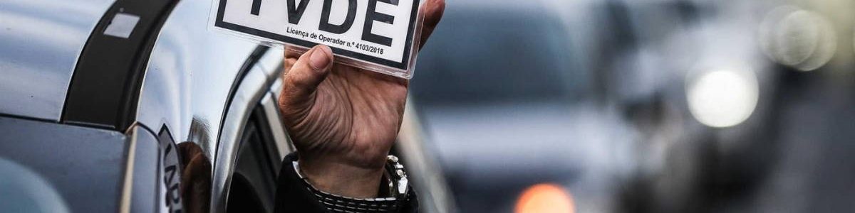 Inédito: Motorista da TVDE pede 200 euros por telemóvel esquecido