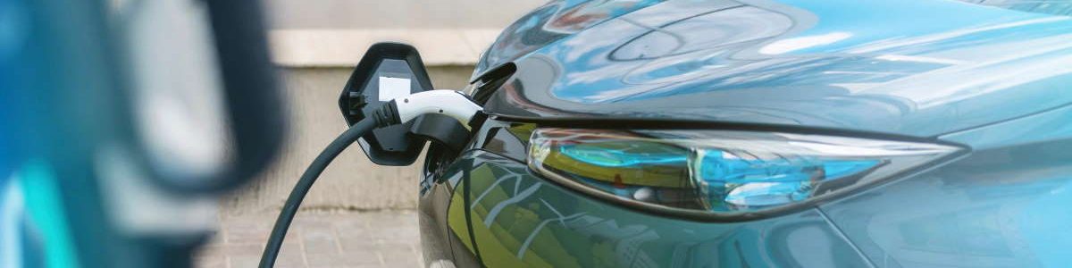 Carros elétricos crescem na Europa… mas os pontos de carregamento não acompanham
